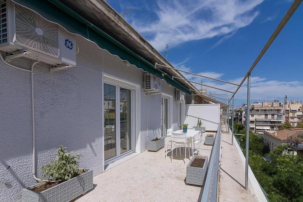 Appartement Sunlit 2Br Oasis In Metaxourghio 3Min From Metro à Athènes Extérieur photo