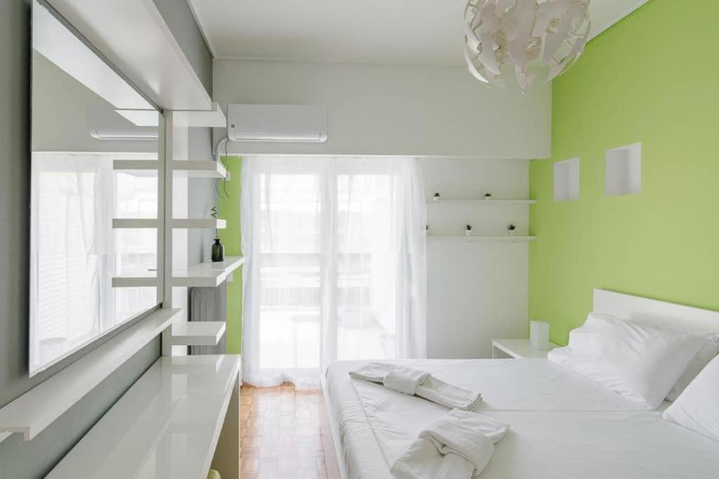 Appartement Sunlit 2Br Oasis In Metaxourghio 3Min From Metro à Athènes Extérieur photo